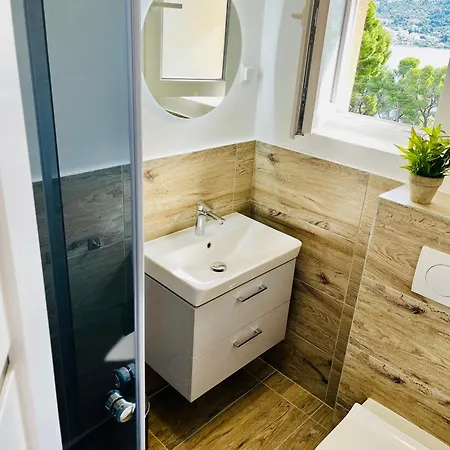 Mirno More, Apartment