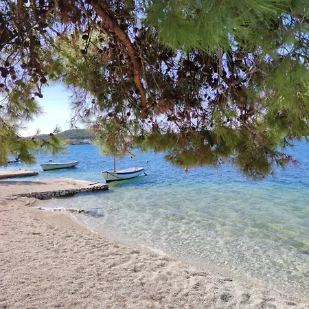 Mirno More, Apartment