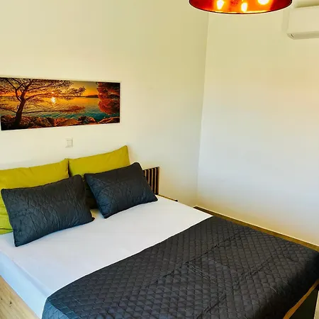 Mirno More, * Rogoznica (Sibenik-Knin)