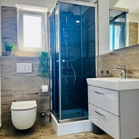 Mirno More, Apartment *