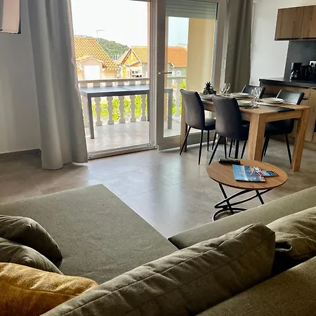 Mirno More, * Rogoznica (Sibenik-Knin)