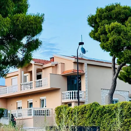 Apartman Mirno More, *