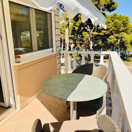 Mirno More, Apartman *