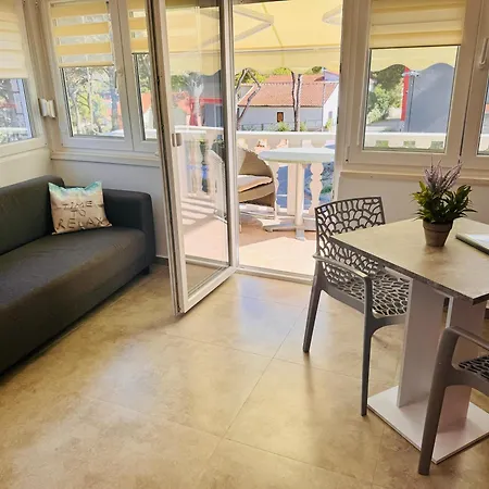 Mirno More, * Rogoznica (Sibenik-Knin)