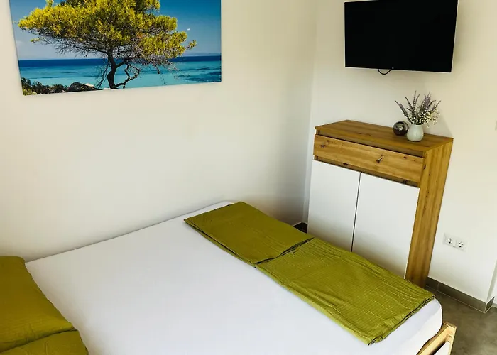 Apartman Mirno More, *