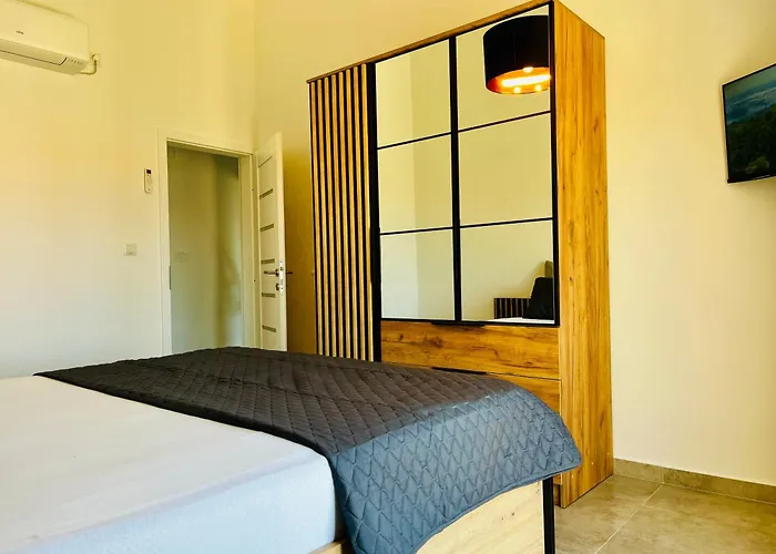 Mirno More, * Rogoznica (Sibenik-Knin)