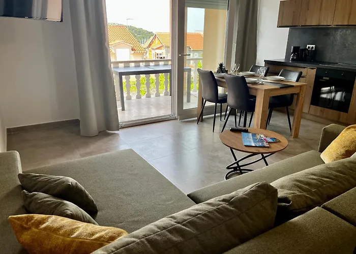 Mirno More, * Rogoznica (Sibenik-Knin)