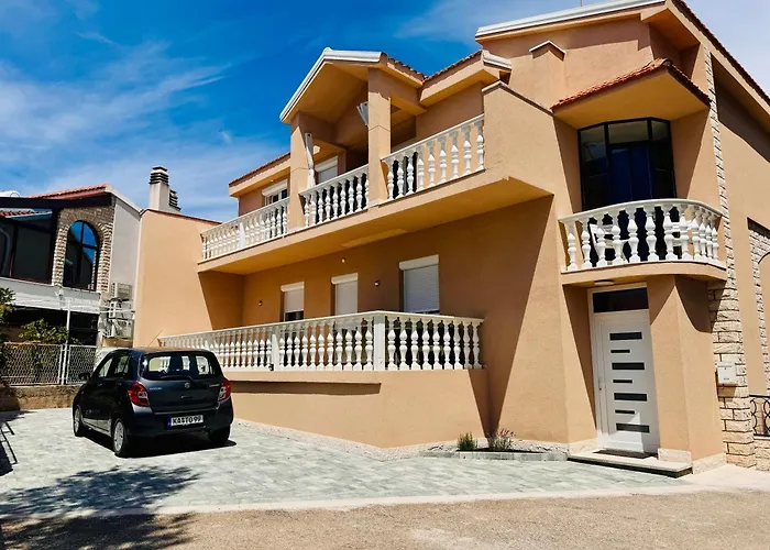 Mirno More, Apartman