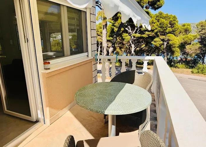 Mirno More, Apartman *