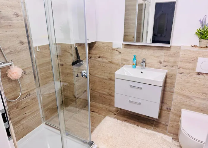 Mirno More, Apartman *