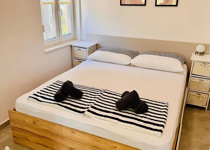 Mirno More, * Rogoznica (Sibenik-Knin)